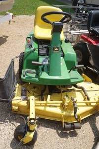 lot 3 image: John Deere F525 Riding Lawn Mower