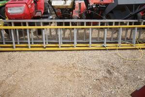 lot 13 image: Yellow Extension Ladder Werner-Fiberglass
