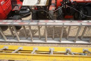 lot 14 image: Silver Extension Ladder Werner-Aluminum