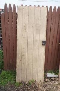 lot 18 image: Vintage Wooden Door (yellowcream)