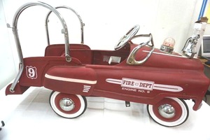 lot 21 image: Vintage Fire Engine Pedal Car