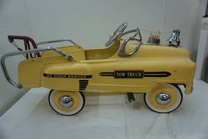 lot 22 image: Vintage Tow Truck Pedal Car