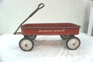 lot 23 image: Vintage Radio Pal Wagon