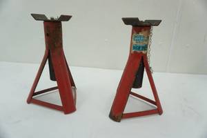 lot 25 image: 2 Ton Jack Stands-12