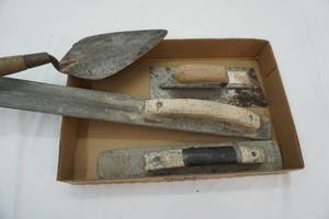 lot 44 image: Concrete Tool Lot