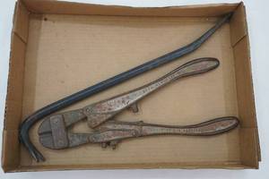 lot 46 image: Vintage H.K. Porter New Easy Bolt Cutters and Pry Bar