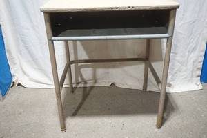 lot 81 image: school desk