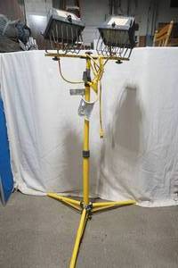 lot 85 image: Standing Work Light