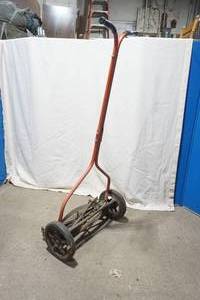 lot 86 image: Vintage Push Mower