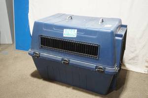 lot 112 image: Large Kennel