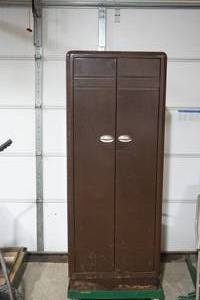 lot 115 image: vintage metal cabinet