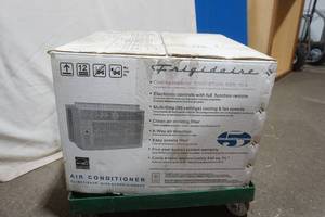 lot 119 image: Window Air Conditioner NEW IN BOX