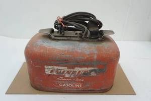lot 130 image: Vintage Johnson Evinrude 2-line pressure gas fuel tank