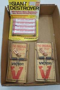 lot 142 image: Victor Rat Traps & Giant Destroyer Gas Cartridges