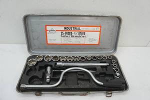 lot 147 image: 12 drive socket wrench set