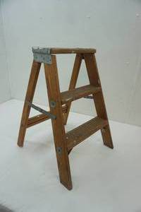 lot 172 image: Wooden Step Stool 2