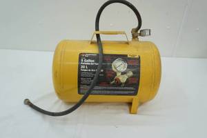 lot 173 image: 5 gallon portable air tank