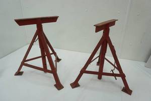 lot 186 image: Stands (2ct) 19-31