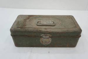 lot 197 image: AntiqueVintage Tool Box