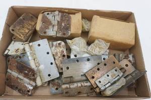 lot 251 image: Hinges & Screws