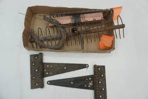 lot 272 image: Vintage Barn Door Hinges, Vintage Horseshoe