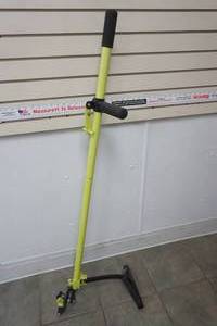 lot 280 image: Metal-Handled Brush Grubber