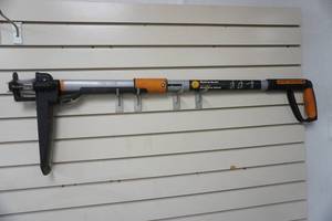 lot 299 image: Stand Up Weeder-Fiskars