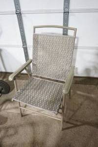 lot 322 image: Folding Lawn Chair