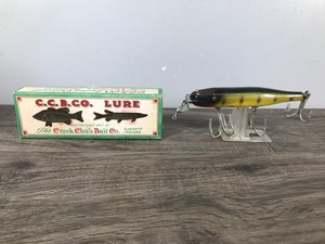 lot 26 image: Vintage Creek Chub Fishing Lure in Box
