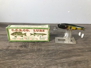 lot 29 image: Vintage Creek Chub Fishing Lure in Box
