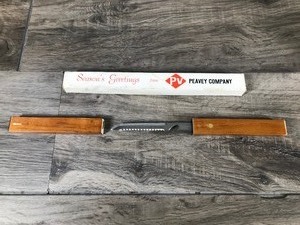 lot 33 image: VINTAGE PEAVEY COMPANY FLOATING FISH KNIFE 10 LONG 4.5