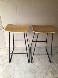lot 15 image: 2 - Bar Stools