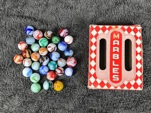 lot 243 image: Vintage Marble Box with Marbles