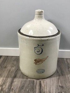 lot 253 image: Antique Red Wing 5 Gallon Shoulder Jug With Handle