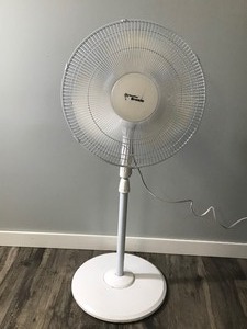 lot 289 image: Hawaiian Breeze Oscillating Fan