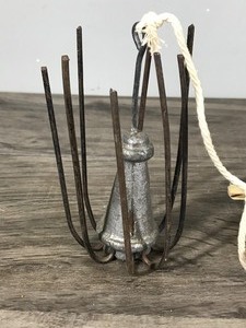 lot 293 image: Vintage Fishing Anchor 