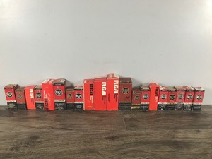 lot 318 image: Lot of 20 Vintage Radio  Vacuum Tubes - Brand RCA