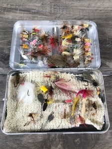 lot 335 image: Vintage Perrine #101 Aluminum Fly Fishing Tackle Box With Flies