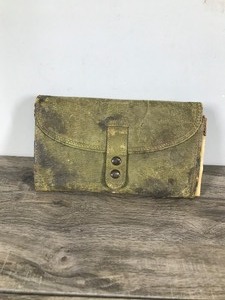 lot 337 image: Vintage Fly Fishing Wallet with Some Fly Lures in it