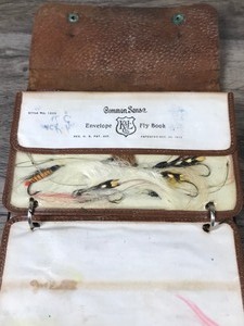 lot 338 image: Antique Common Sense K & L Leather Envelope Fly Book Style No. 1825 with Flies