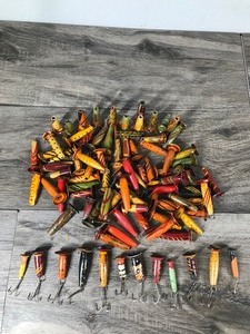 lot 341 image: Large Lot of Vintage Wooden Lures - Name of Lures Unknown