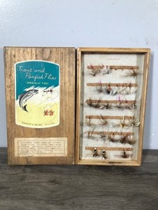 lot 344 image: Vintage package of Trout and Panfish Flies (SPECIALLY TIED) by Kiraku & Co., Inc. of Tokyo, Japan, under the Cerampus brand