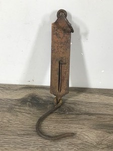 lot 369 image: Vintage B&W Hanging Spring Scale