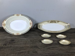 lot 417 image: Vintage Oval Vegetable Bowl (R.C. Stamped on the bottom) - CandyNut Dish with 4 Small Nut Dishes (Chikaramachi hand painted made in Japan)