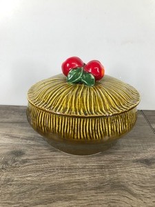 lot 418 image: Mid-Century Maurice of California pottery Yellow Covered Casserole Dish, California Pottery - AP517