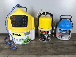 lot 421 image: 3 - Minnow  Leech Buckets