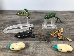lot 427 image: Lot of 7 Rubber Frog Fishing Lures