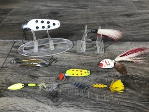 lot 428 image: Lot of 7 Vintage Fishing Lures