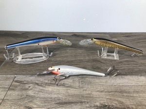 lot 433 image: 3 Large Fishing Lures