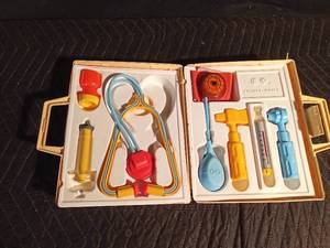 lot 441 image: 1972 Fisher Price medical kit
